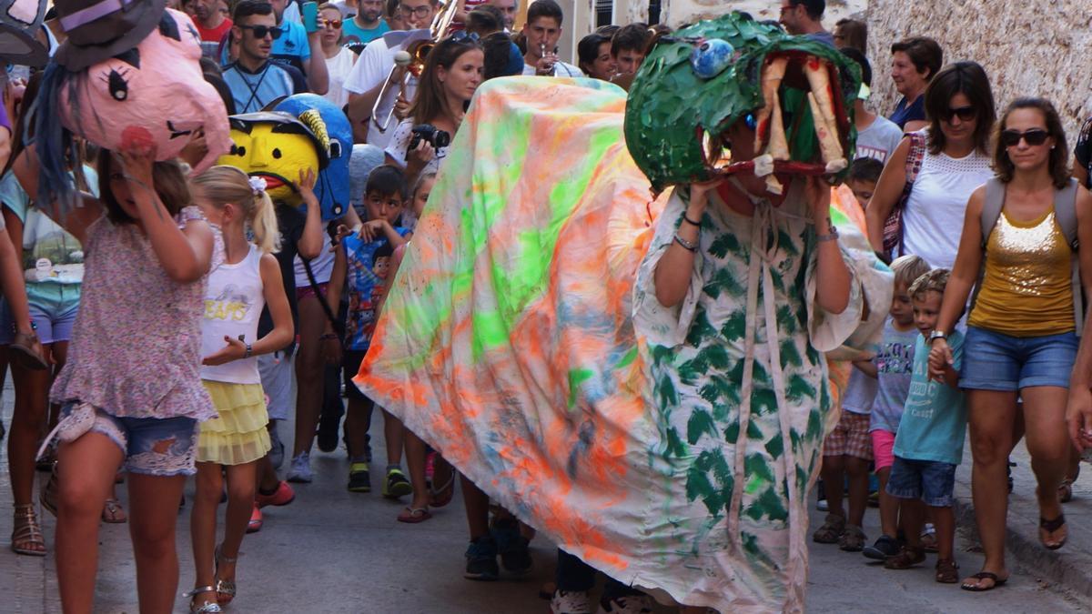 Momento del pasacalles de la pasada edición.
