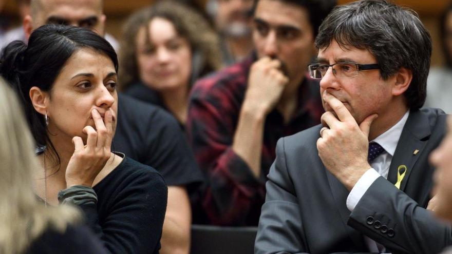 Puigdemont, junto a Anna Gabriel esta semana en Ginebra.