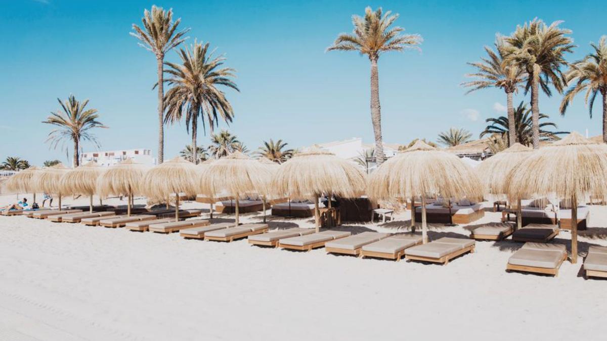 Hamacas en Beachouse Ibiza. | DANIEL BALDA