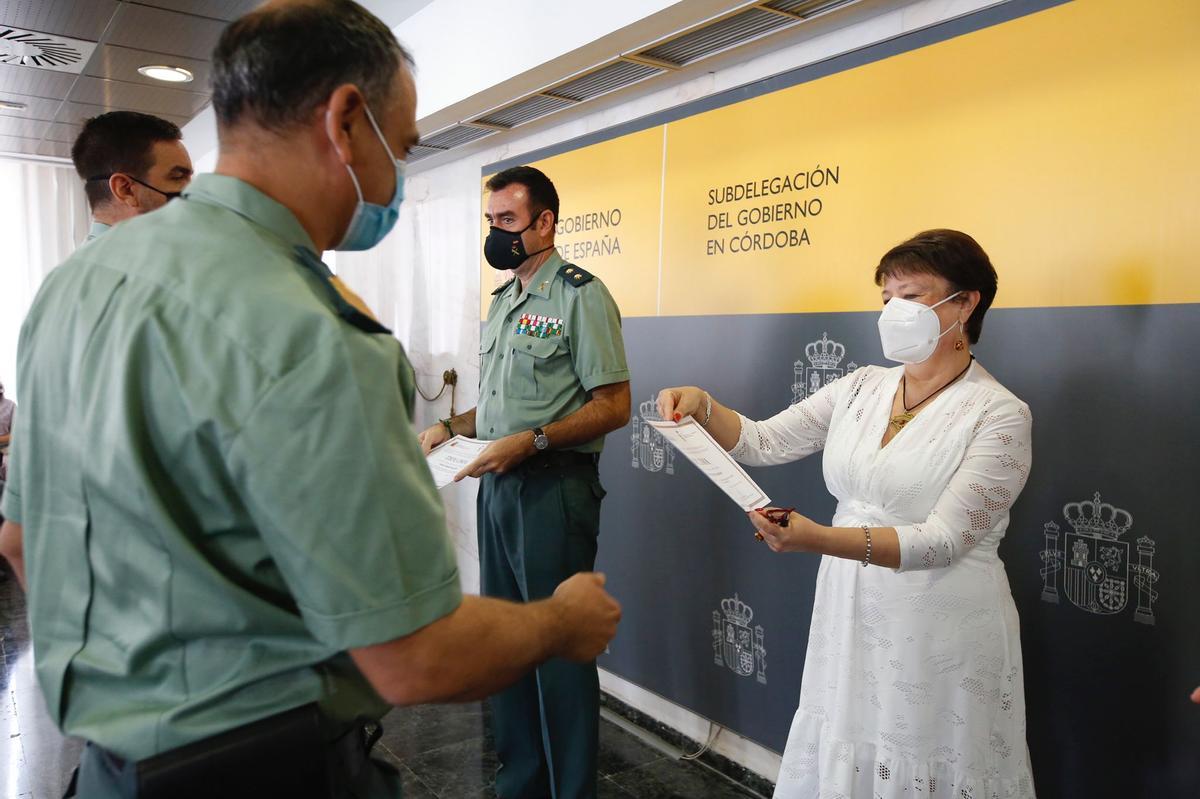 Entrega de diplomas en reconocimiento a la labor de las Fuerzas y ...