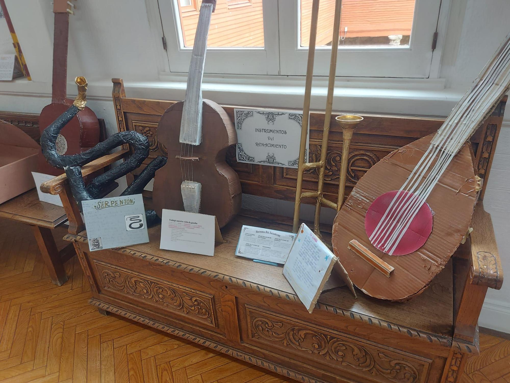 El colegio Santo Ángel repasa su historia con una exposición colectiva (en imágenes)