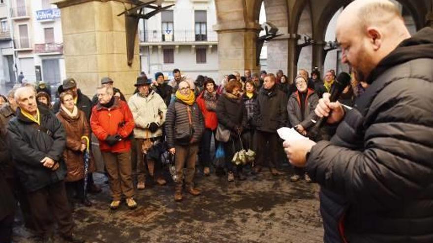 Un centenar de persones fan costat a Som Escola