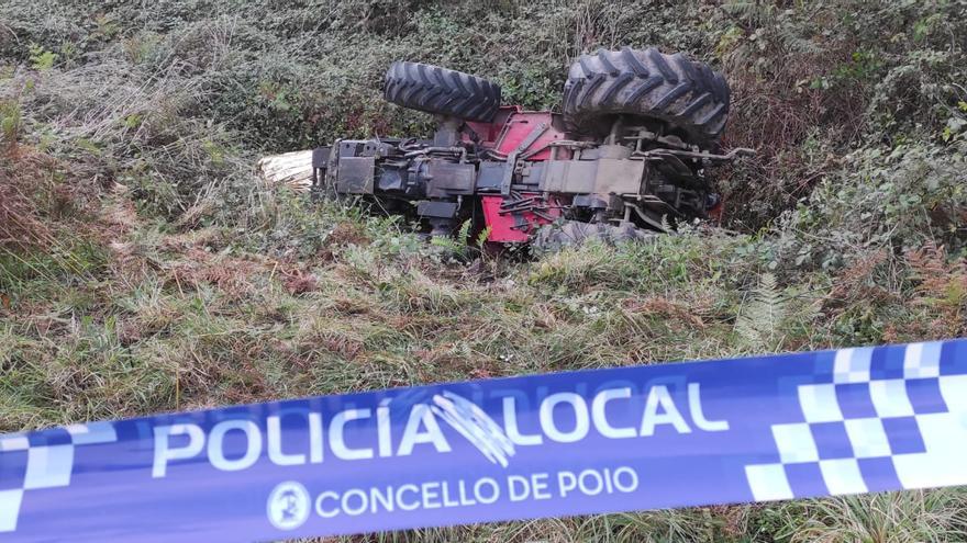 Muere un hombre de 38 años al volcar el tractor que manejaba en Poio
