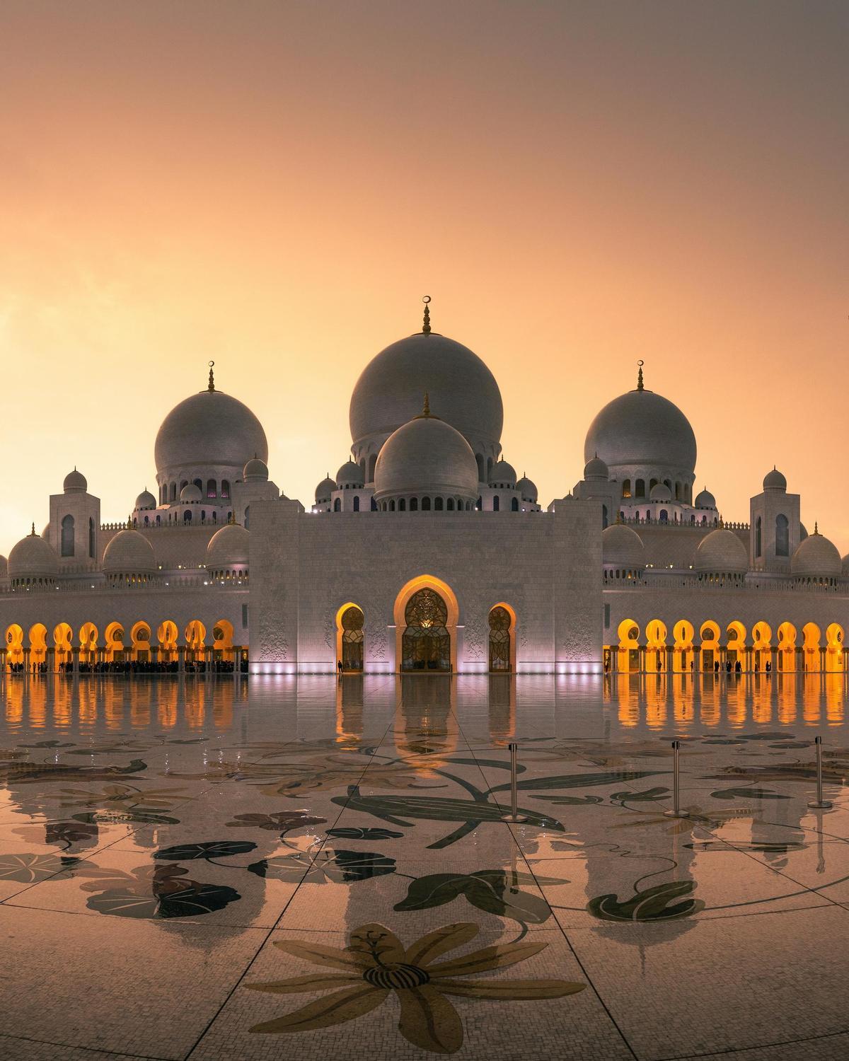 Los grandes monumentos árabes se dan cita en Abu Dhabi