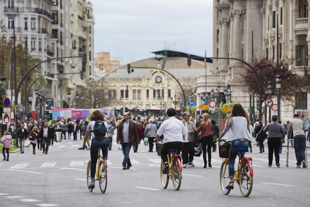 La plaza del Ayuntamiento, también llena en Semana Santa