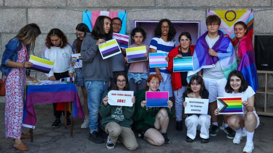 El Castro Alobre abre un “armario” para ayudar a las personas LGTBI a vivir sin miedo