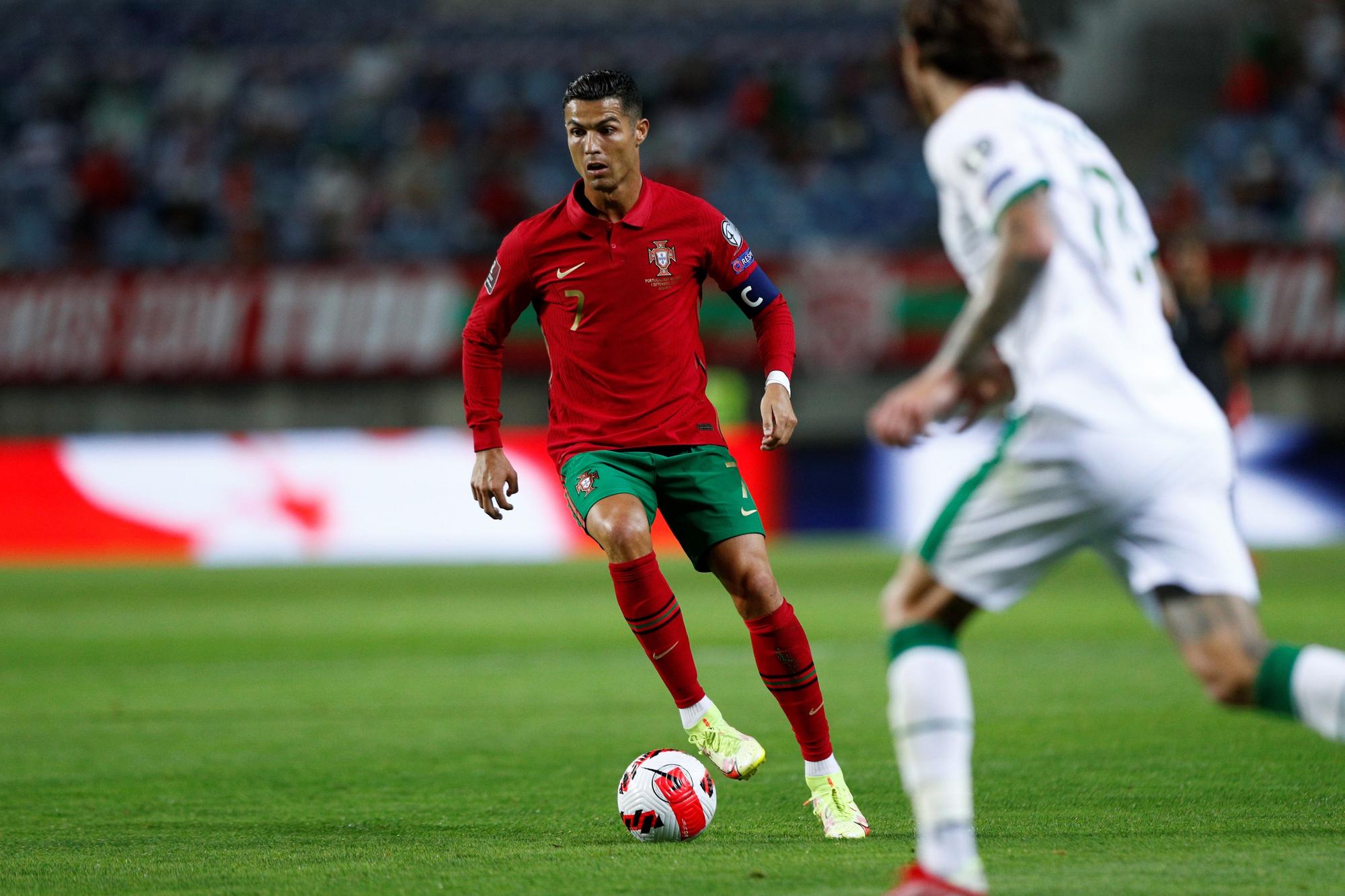 Cristiano anotó en el 88 y en el 96 para dar los tres puntos a Portugal