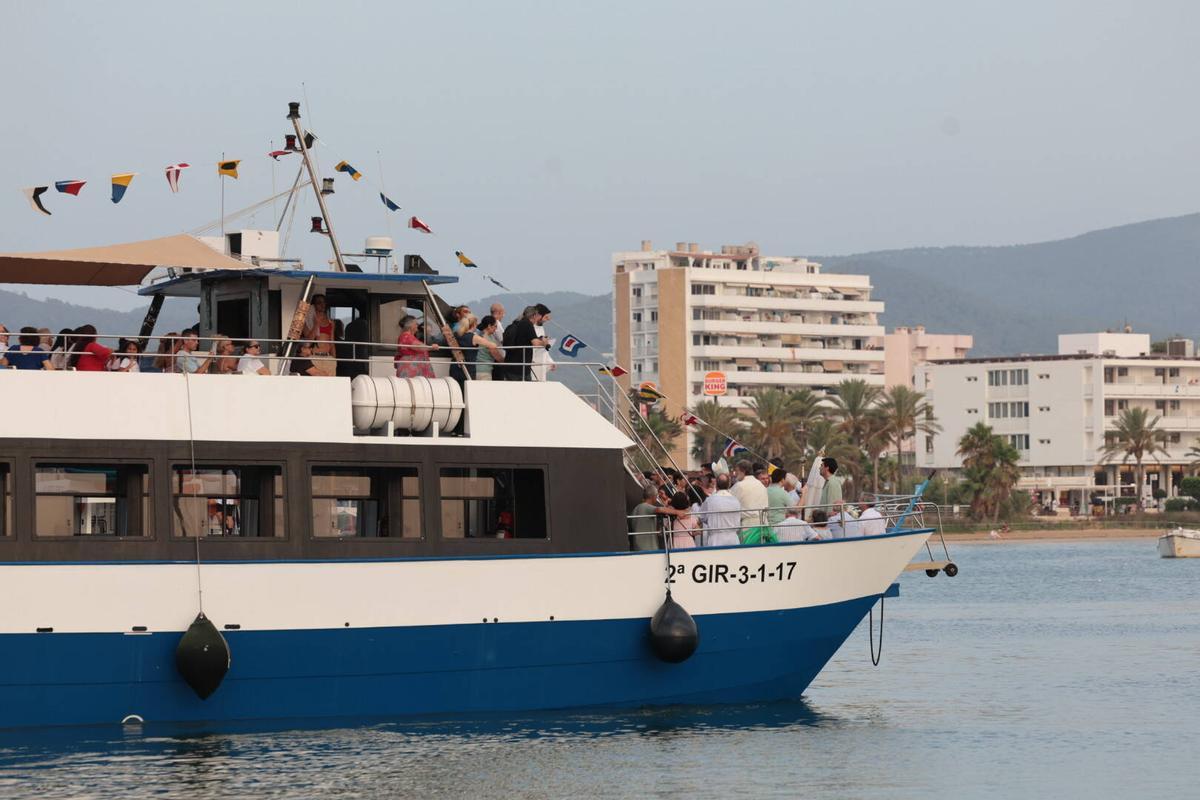 Imágenes de la procesión en honor a la Virgen del Carmen en Sant Antoni