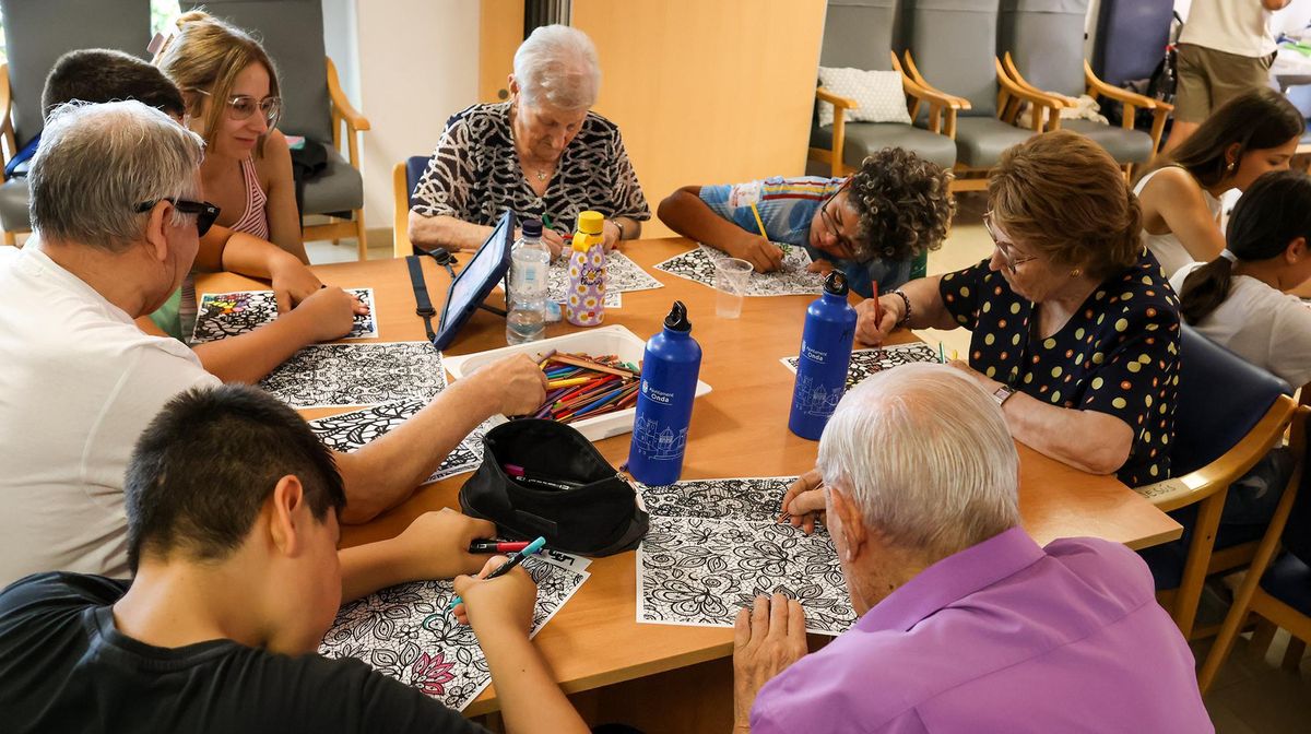 La actividad, promovida por el Ayuntamiento de Onda, fomentó la convivencia y el intercambio entre generaciones.