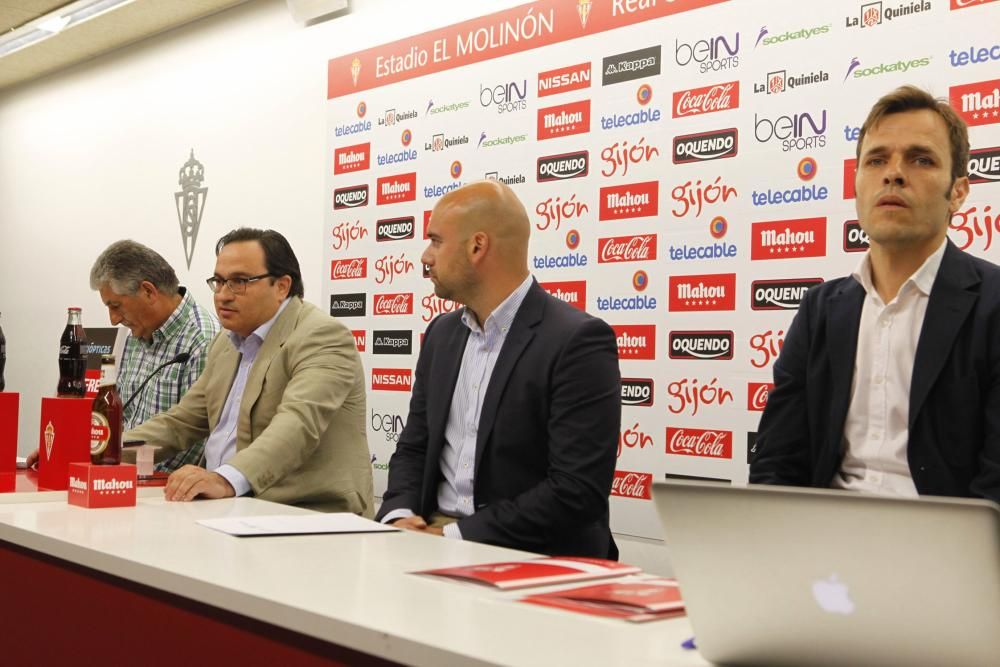 Firma del acuerdo entre el Sporting y el Fútbol Base de Gijón