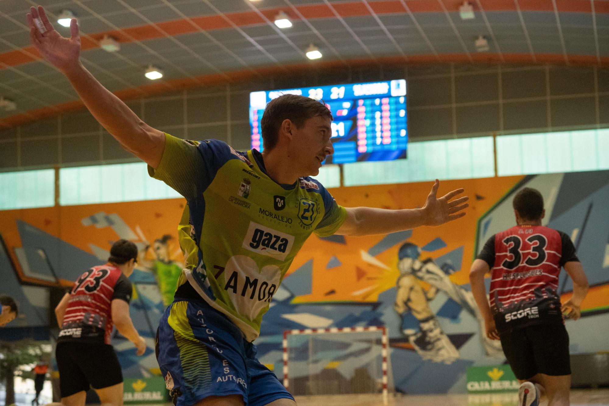 GALERÍA | El Balonmano Zamora Enamora logra la permanencia en el Ángel Nieto