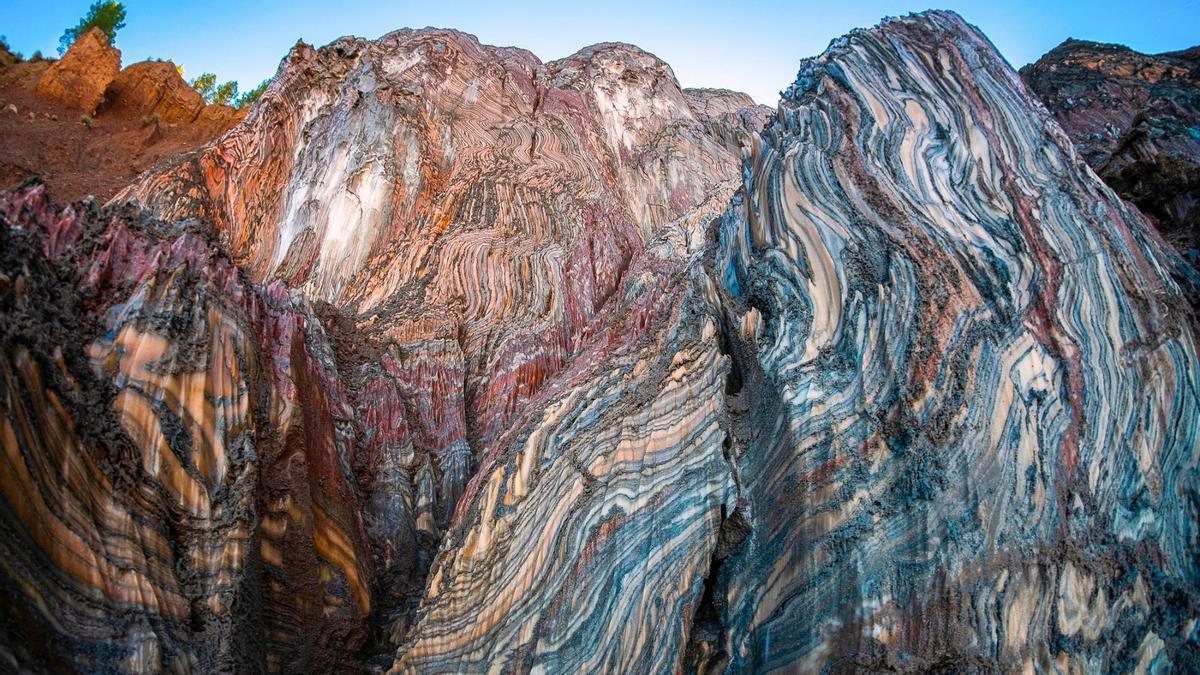 La peculiar montaña que crece en Cataluña y que se puede visitar a través de galerías subterráneas.