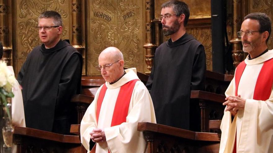 Xavier Caballé i Jordi Puigdevall durant una missa de Montserrat