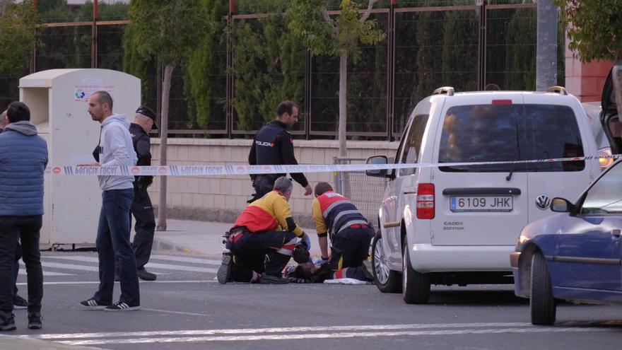 Un hombre dispara 5 veces a su pareja delante de su hijo en un colegio de Elda y se suicida