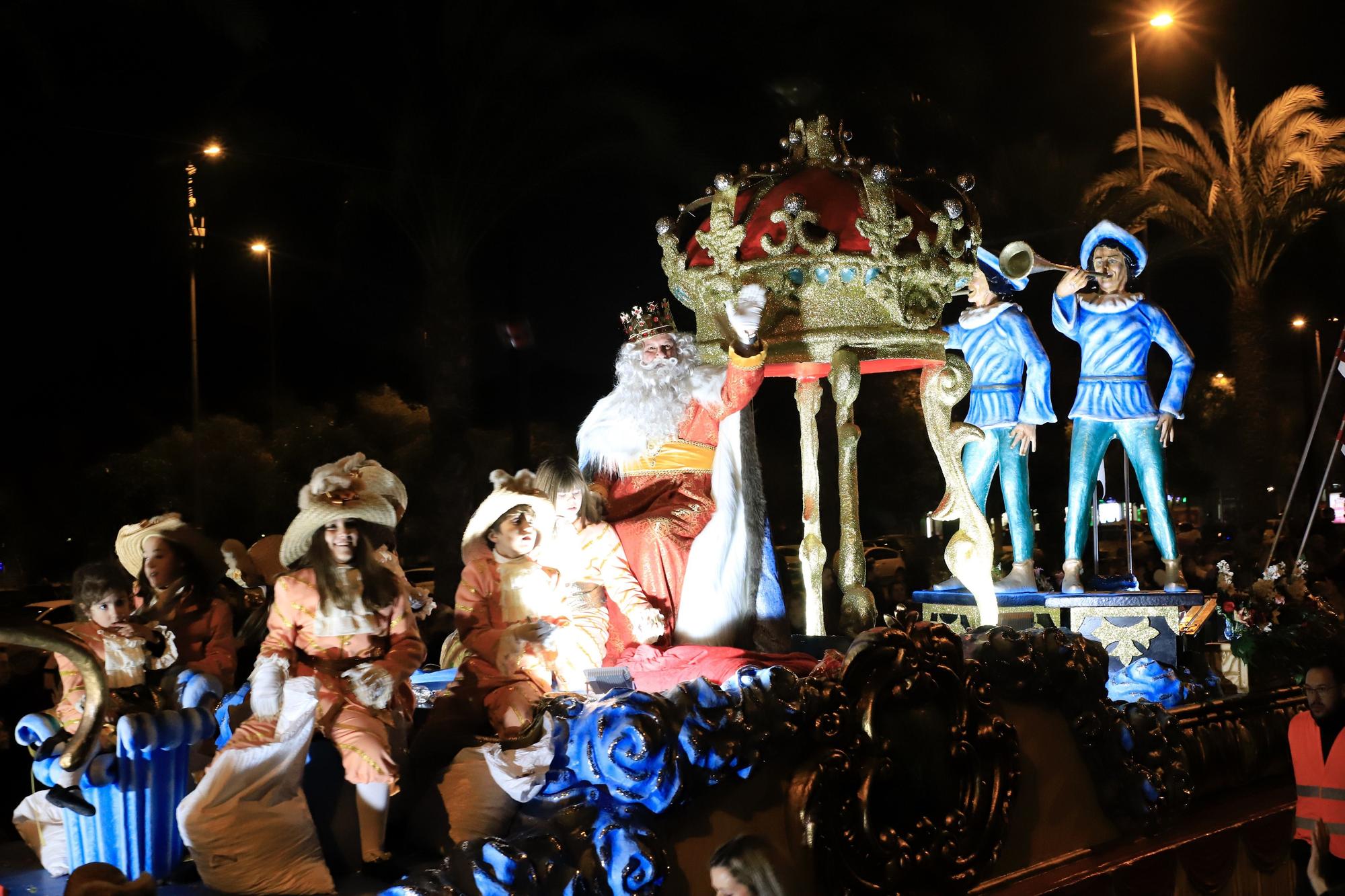 Los Reyes Magos desfilan por Murcia