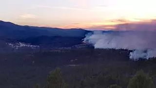 Ocho municipios y pedanías, desalojados ya por el fuego en el interior de Castellón