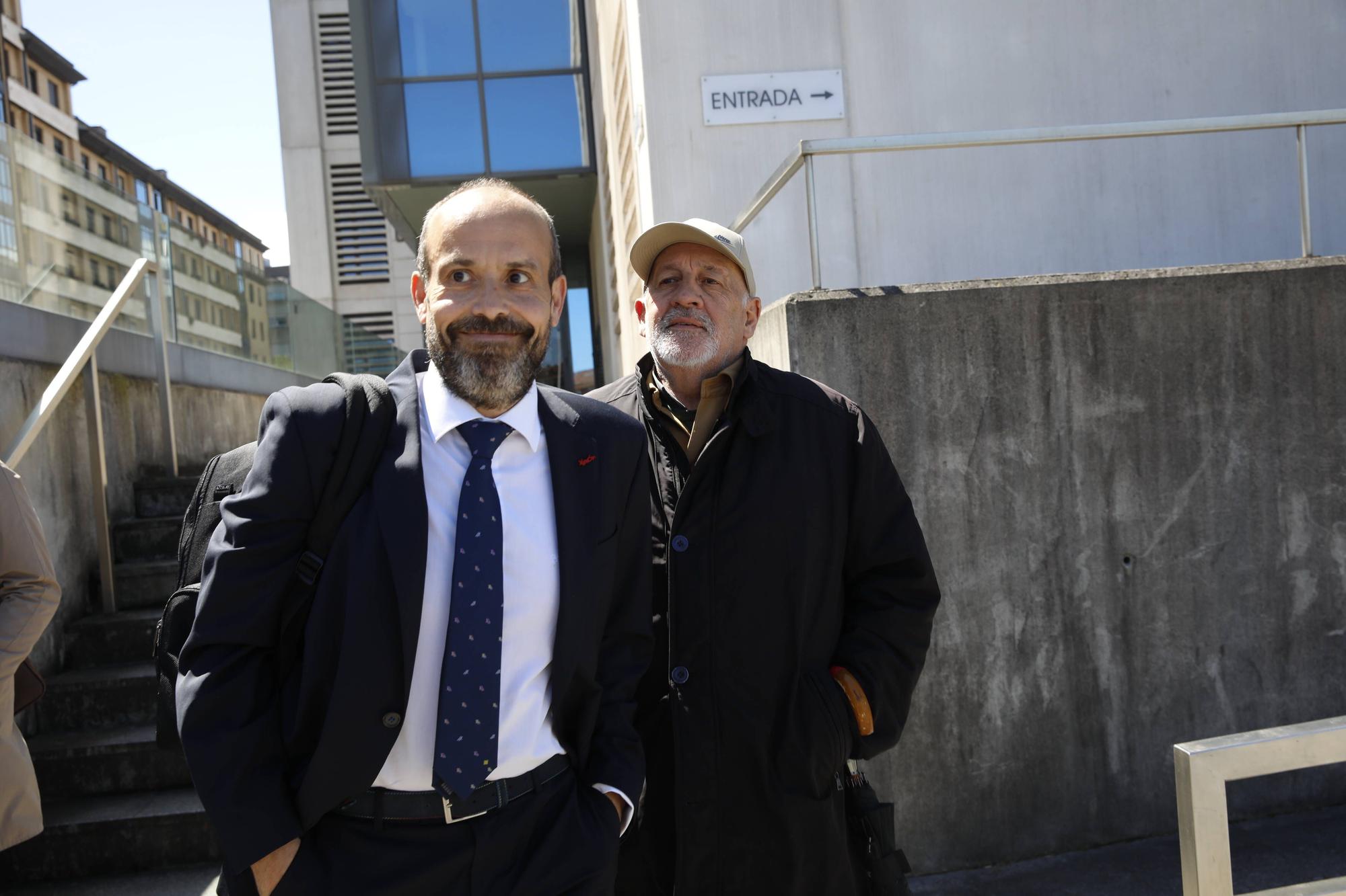 En imágenes: Primera sesión del juicio contra el padre Chus en Gijón