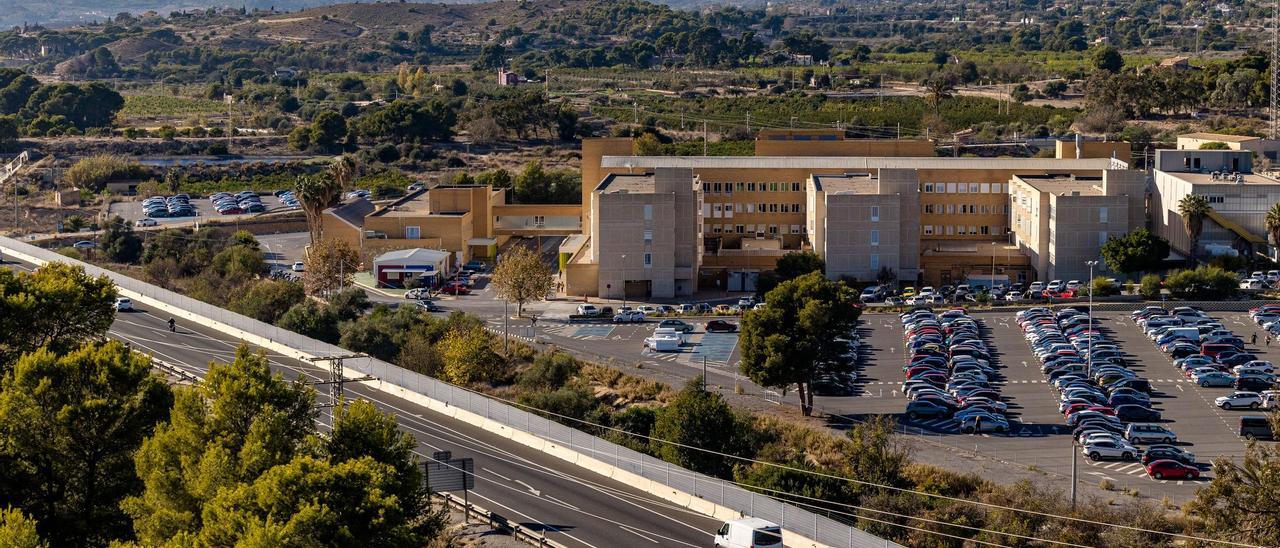 El Hospital Comarcal de la Marina Baixa lleva más de dos décadas pendiente de una ampliación.