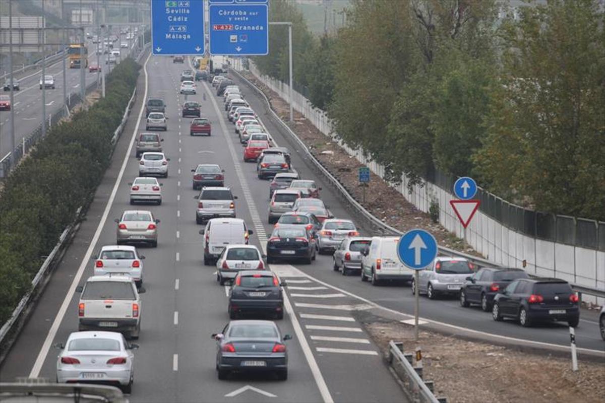 Habilitar una nueva salida para evitar los atascos y accidentes en la autovía, prioridad número uno