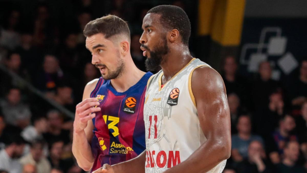 Tomas Satoransky, junto a Alpha Diallo en un Barça-Mónaco