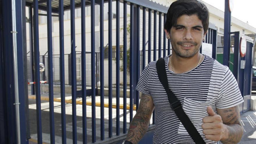 Banega y su mujer, &quot;contentos&quot; en Sevilla