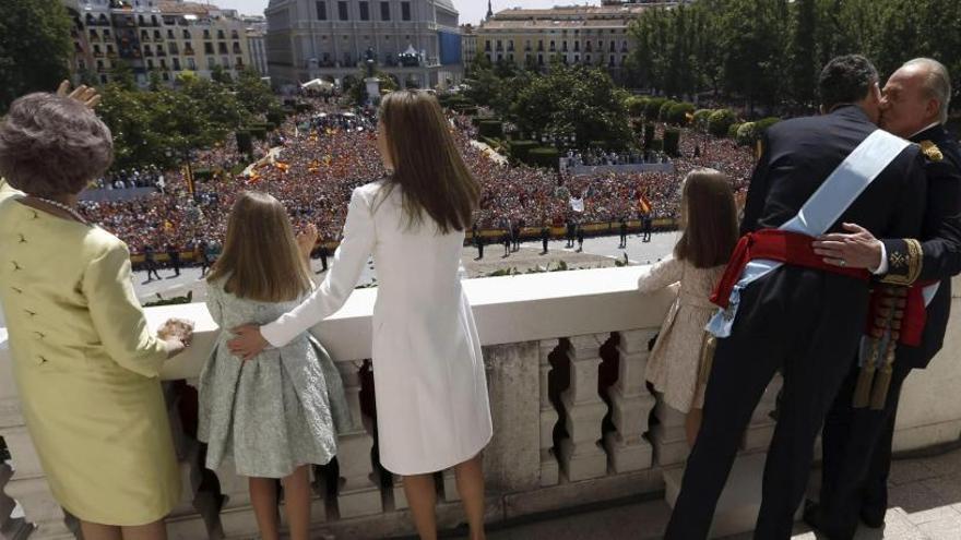 Felipe VI y la Familia Real durante la proclamación.