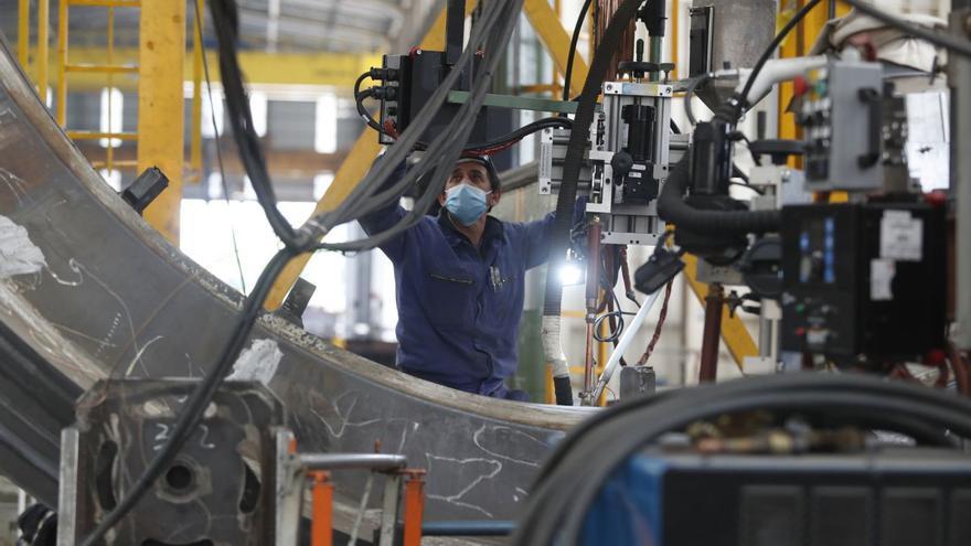 Empresas y sectores en Galicia pactan ya alzas de sueldo por encima de la inflación