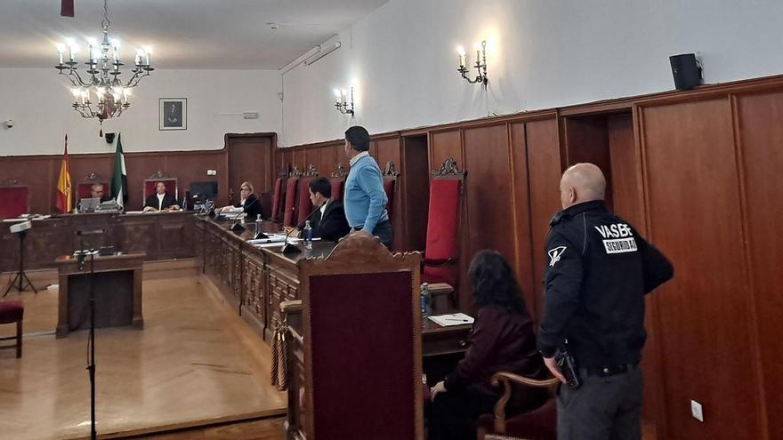 El acusado de no auxiliar a un compañero de trabajo que murió de un infarto en Badajoz: 