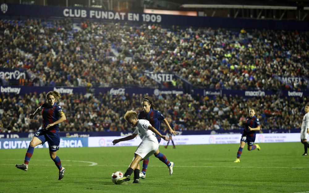 Derbi entre el Levante UD femenino y el Valencia CF femenino.