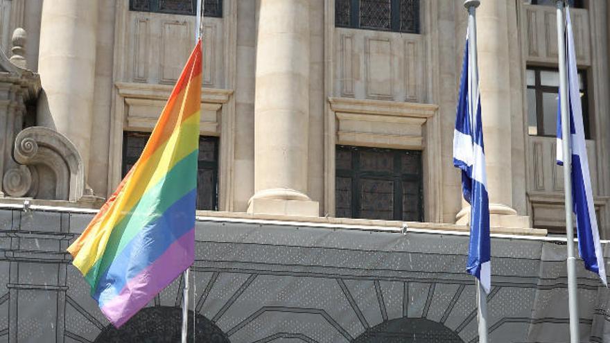 El Cabildo de Tenerife conmemora el Día Internacional del Orgullo LGTBI