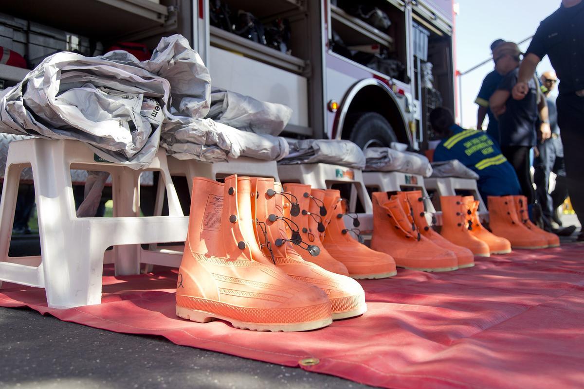 Trajes nucleares, biológicos, químicos durante el ejercicio Semper Durus en Camp Pendleton, California,