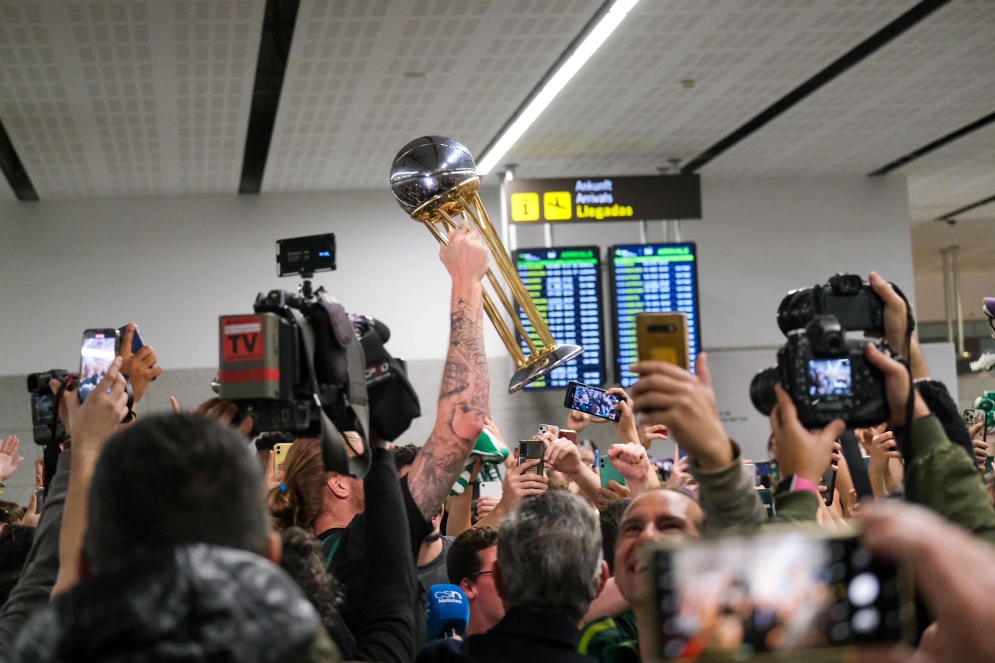 La llegada del Unicaja al aeropuerto de Málaga tras ganar la Copa del Rey