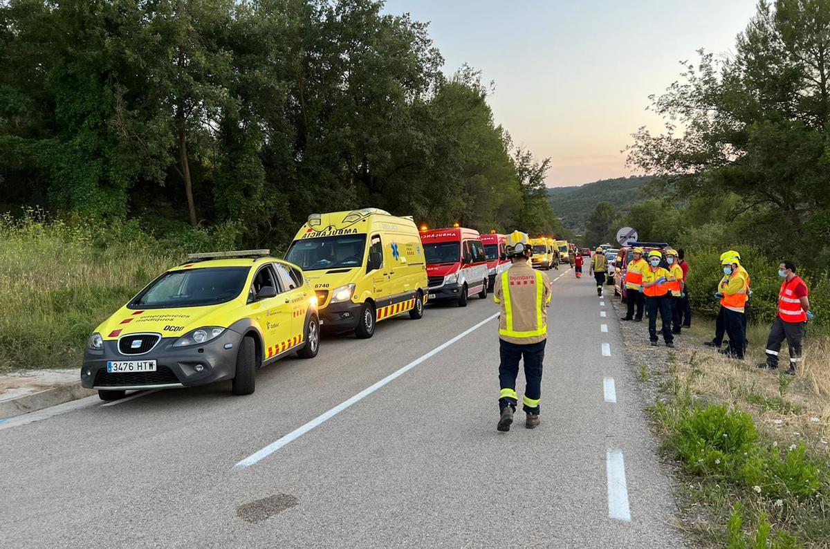 Al menos 17 heridos al volcar un autobús que llevaba 50 invitados a una boda en Rubió, Barcelona