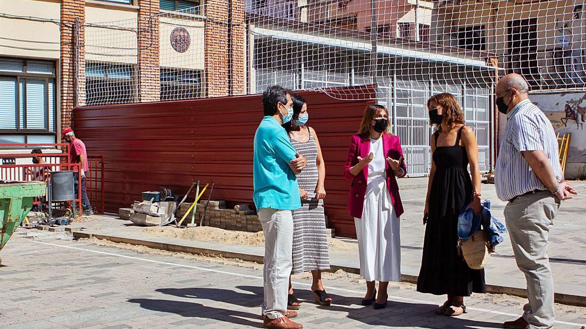 Un momento de la visita a las obras del colegio Arias Gonzalo de la capital. | Ana Burrieza