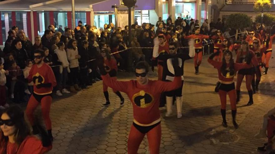 Una de las comparsas que desfiló ayer en Torre Pacheco.