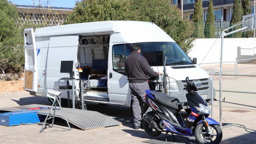 Servicio de ITV en Mallorca: 25 motos se benefician de la unidad móvil en Santanyí