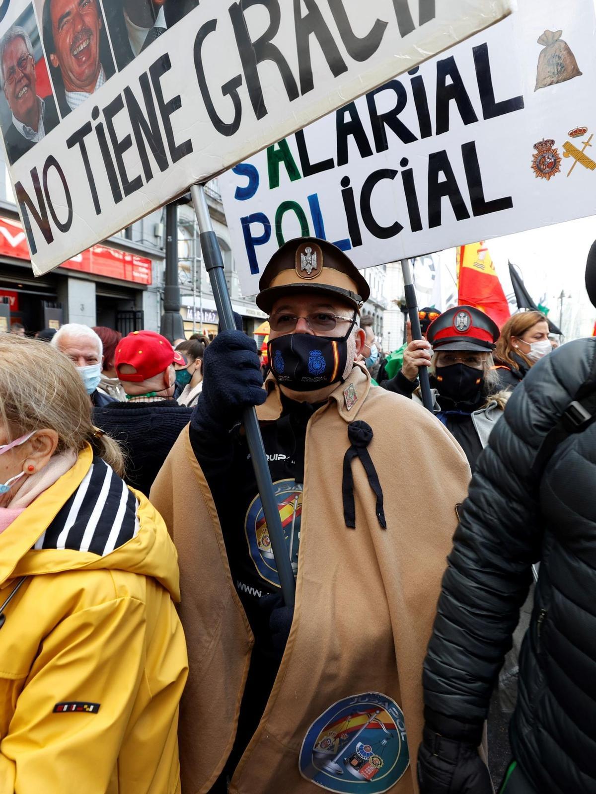 Agentes de todos los cuerpos salen a la calle contra la nueva ley mordaza.