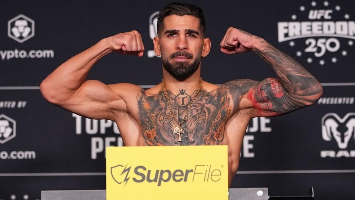 Ilia Topuria cumple con el pesaje antes del UFC Freedom 250