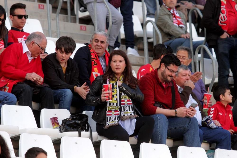 Así han vivido los aficionados del FC Cartagena el derbi