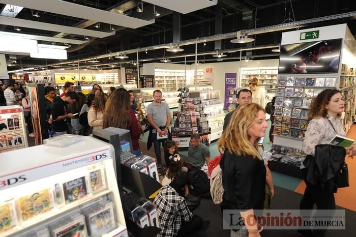 Rozalén, en la firma de discos y libros en FNAC