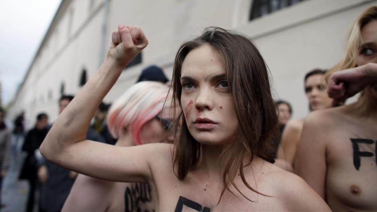 Oksana Shachkó, una de las fundadoras de Femen, en una manifestación en 2012.