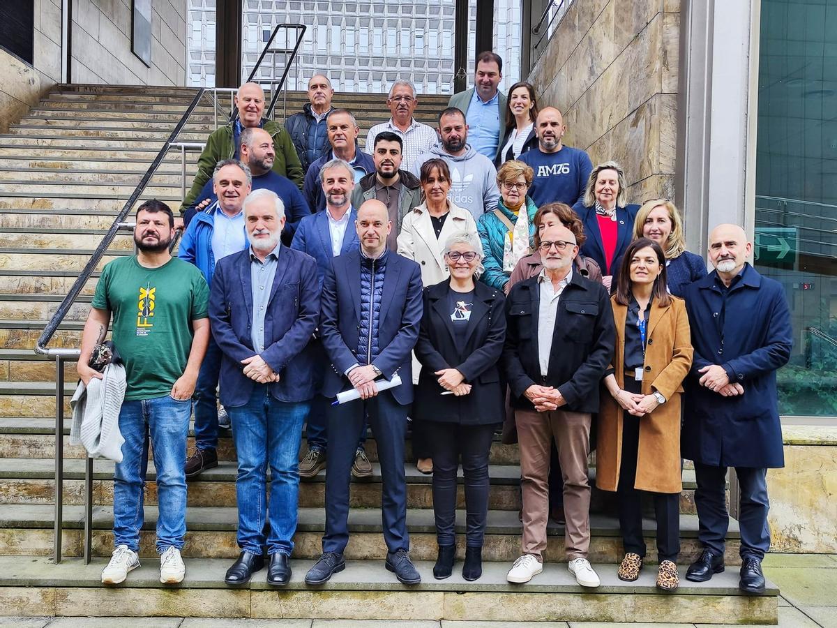Concepción Saavedra, en el medio en primera fila, en la presentación del nuevo equipo sanitario del área II (Centro-Suroccidente).