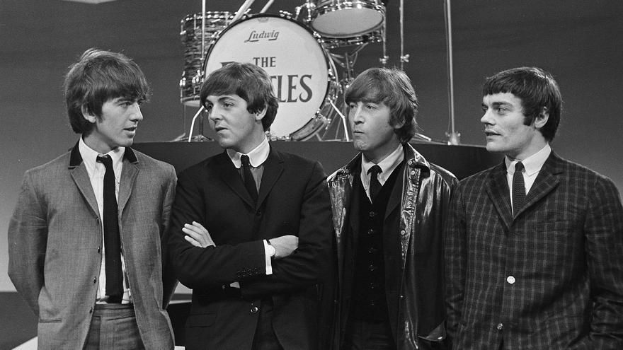 George Harrison, Paul McCartney, John Lennon y Jimmie Nicol, en 1964.