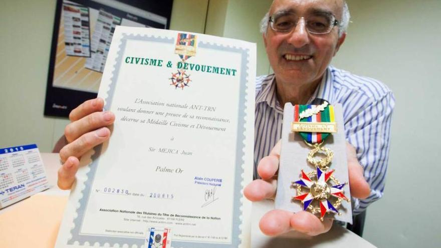 Juan Méjica, galardonado con la medalla &quot;Civisme &amp; Devouement&quot;