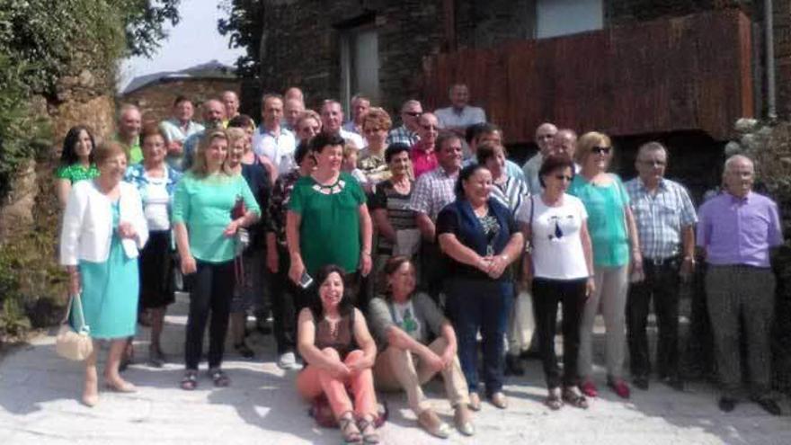 Participantes en la jornada de convivencia en Carrio.