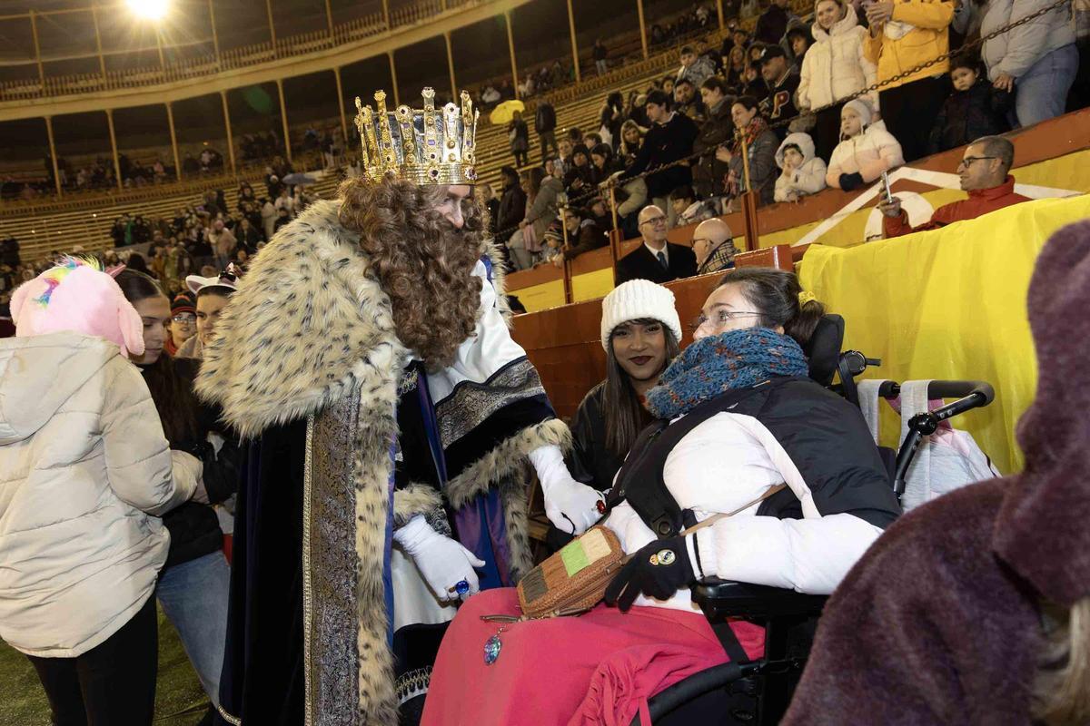 Las mejores imágenes de la Cabalgata de los Reyes Magos en Alicante