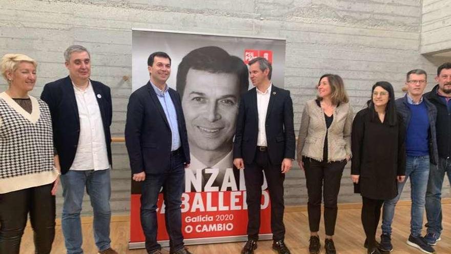 Gonzalo Caballero, ayer, en un acto de precampaña en Ames (A Coruña). // FdV