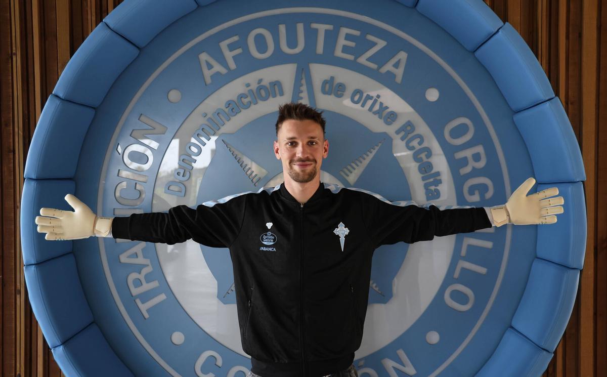 Mos, Ciudad Deportiva Afouteza. Radu, portero del Celta