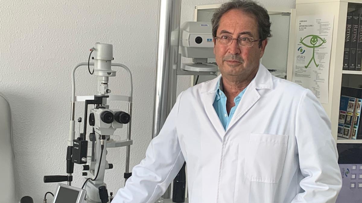 El doctor Chipont aconseja revisar los ojos al inicio del curso para evitar que los problemas oculares repercutan en el rendimiento del niño.