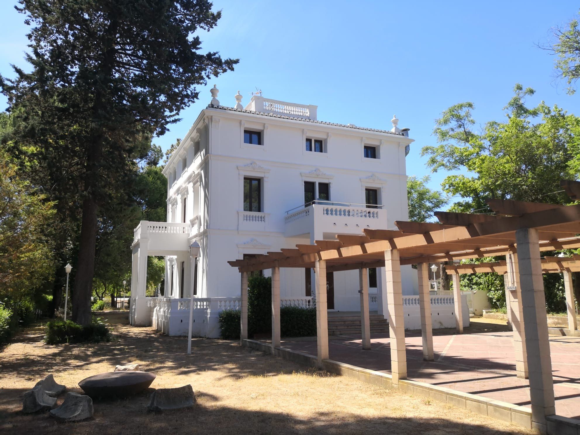 Descubre el hotel restaurante del parque municipal de Navajas